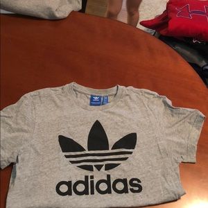 Men’s grey black adidas t-shirt